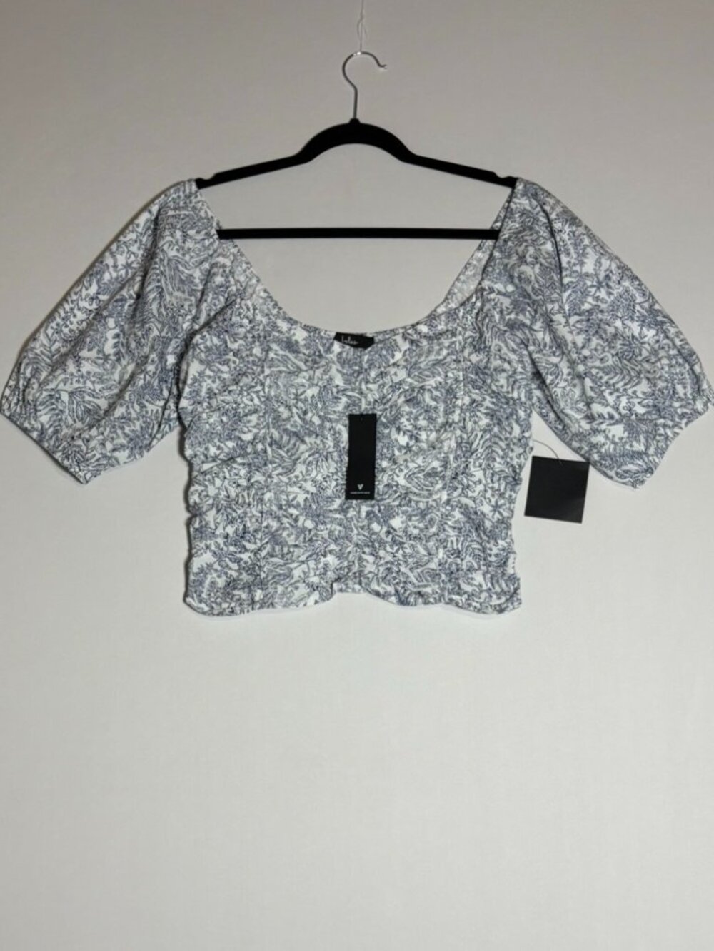NWT Lulus White Blue Floral Ruched Puff Sleeve Crop Top Size L